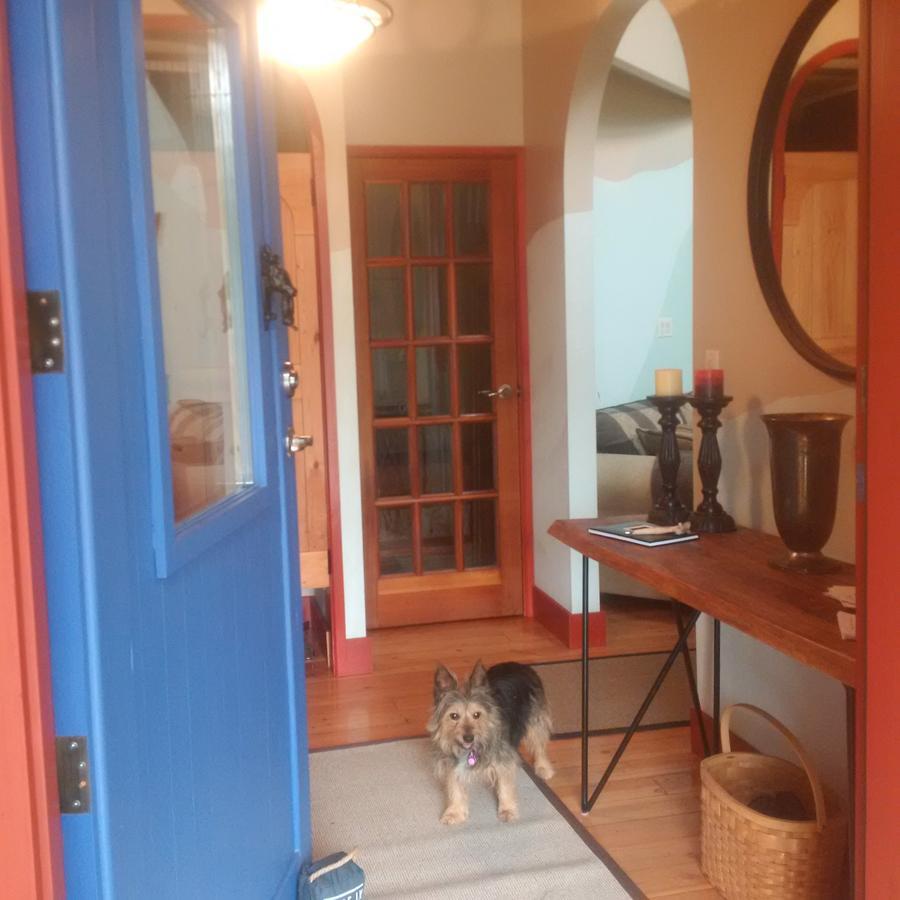 Sunshine Villa B&B Madeira Park ภายนอก รูปภาพ