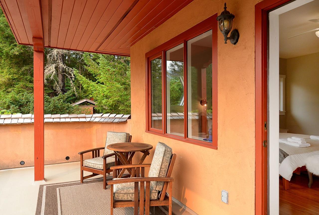 Sunshine Villa B&B Madeira Park ภายนอก รูปภาพ