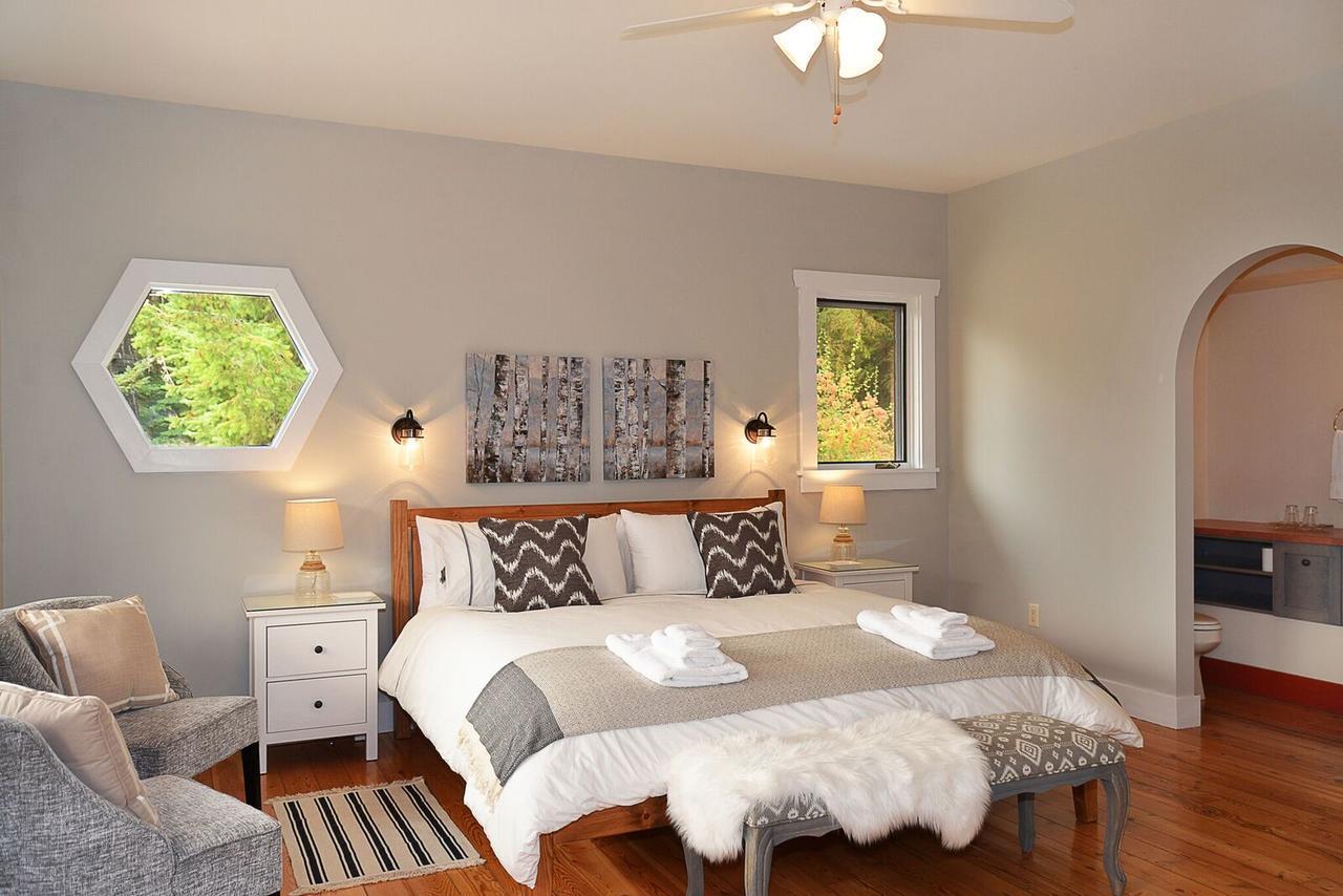 Sunshine Villa B&B Madeira Park ภายนอก รูปภาพ