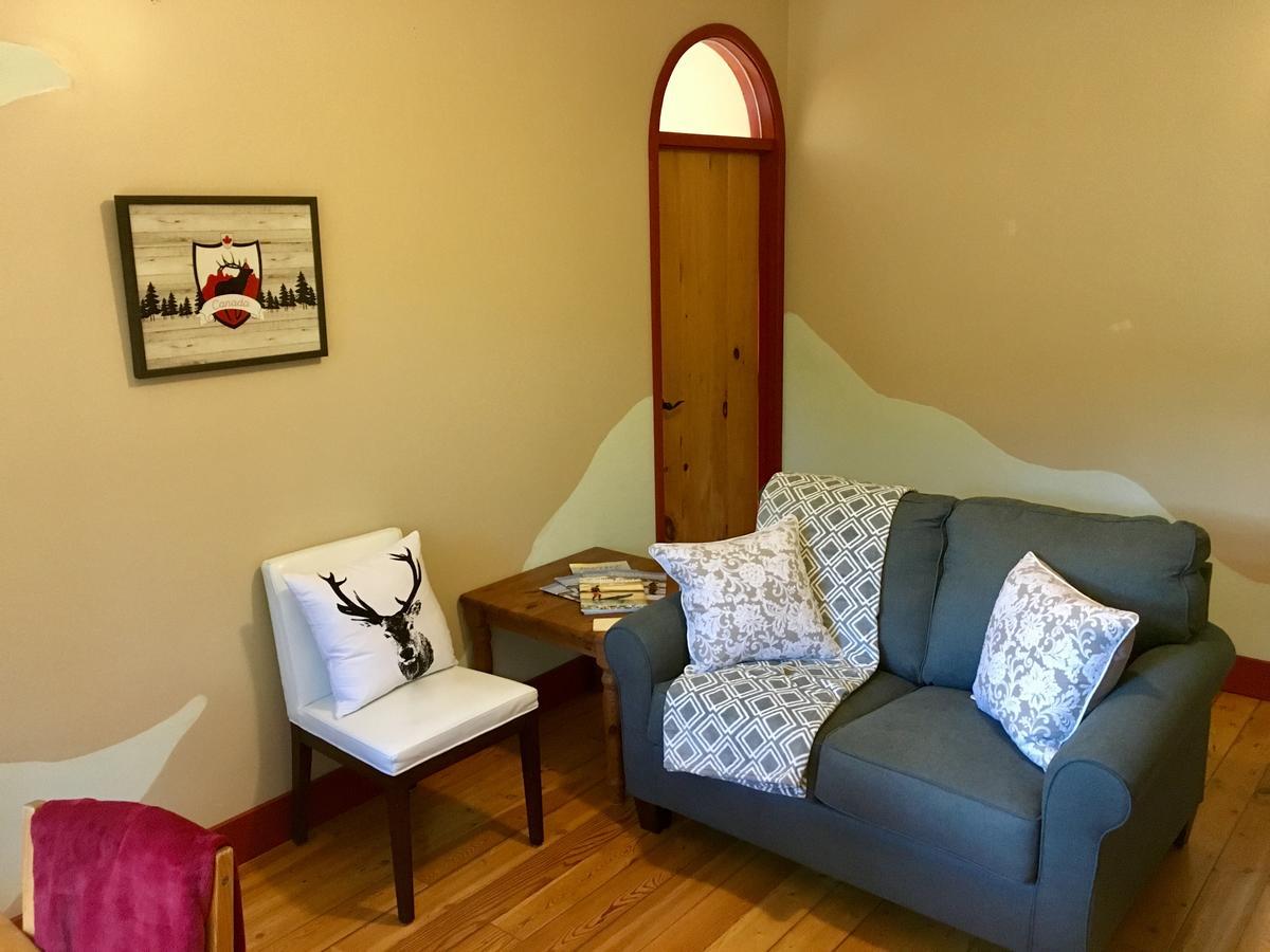 Sunshine Villa B&B Madeira Park ภายนอก รูปภาพ