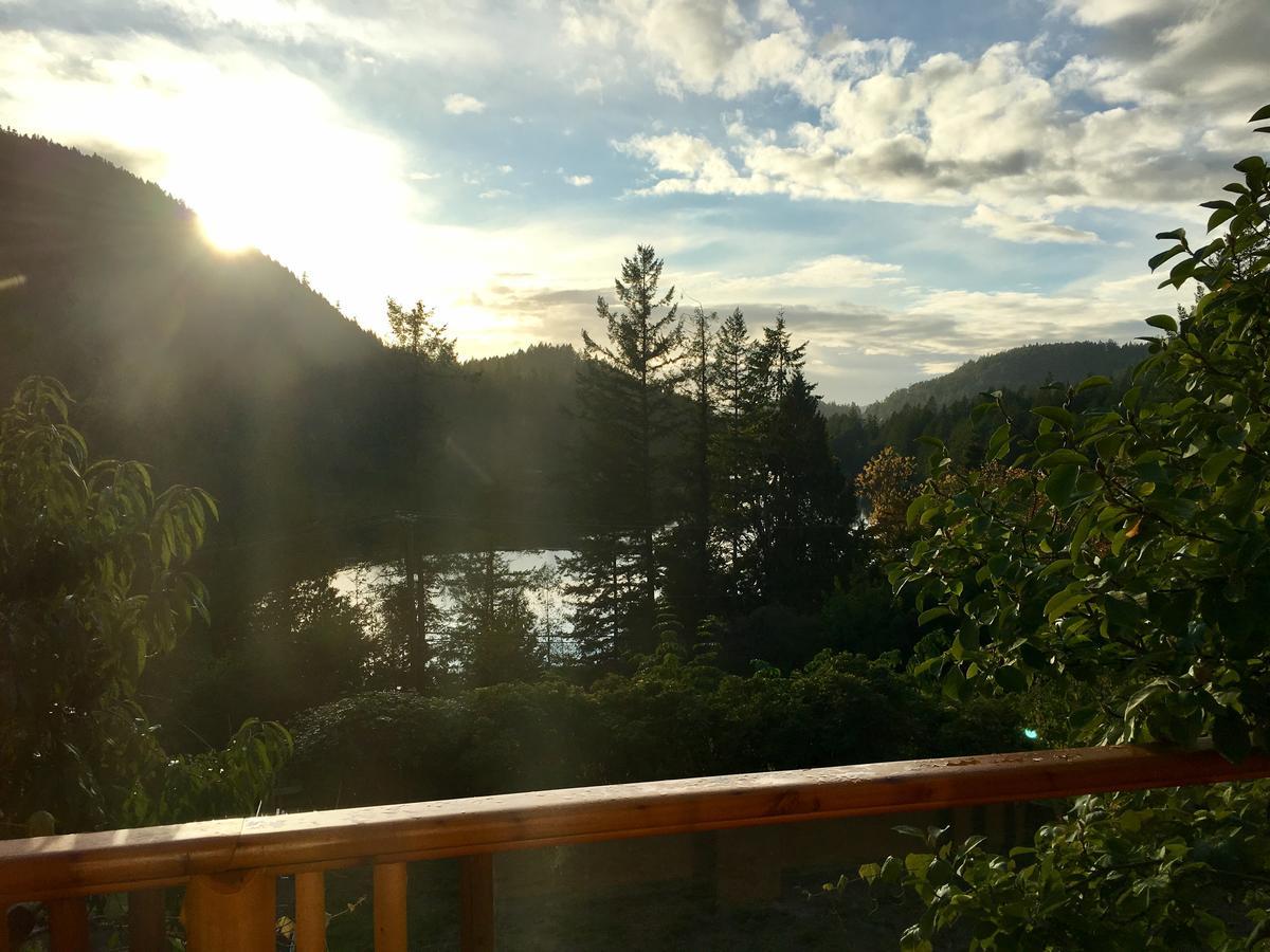 Sunshine Villa B&B Madeira Park ภายนอก รูปภาพ